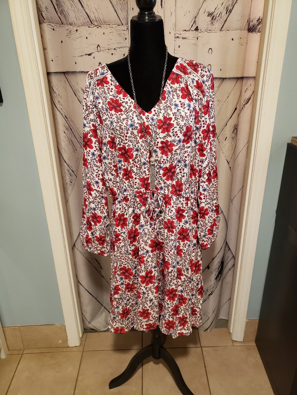 Floral V-Neck Red & White Women's Dress Size XL